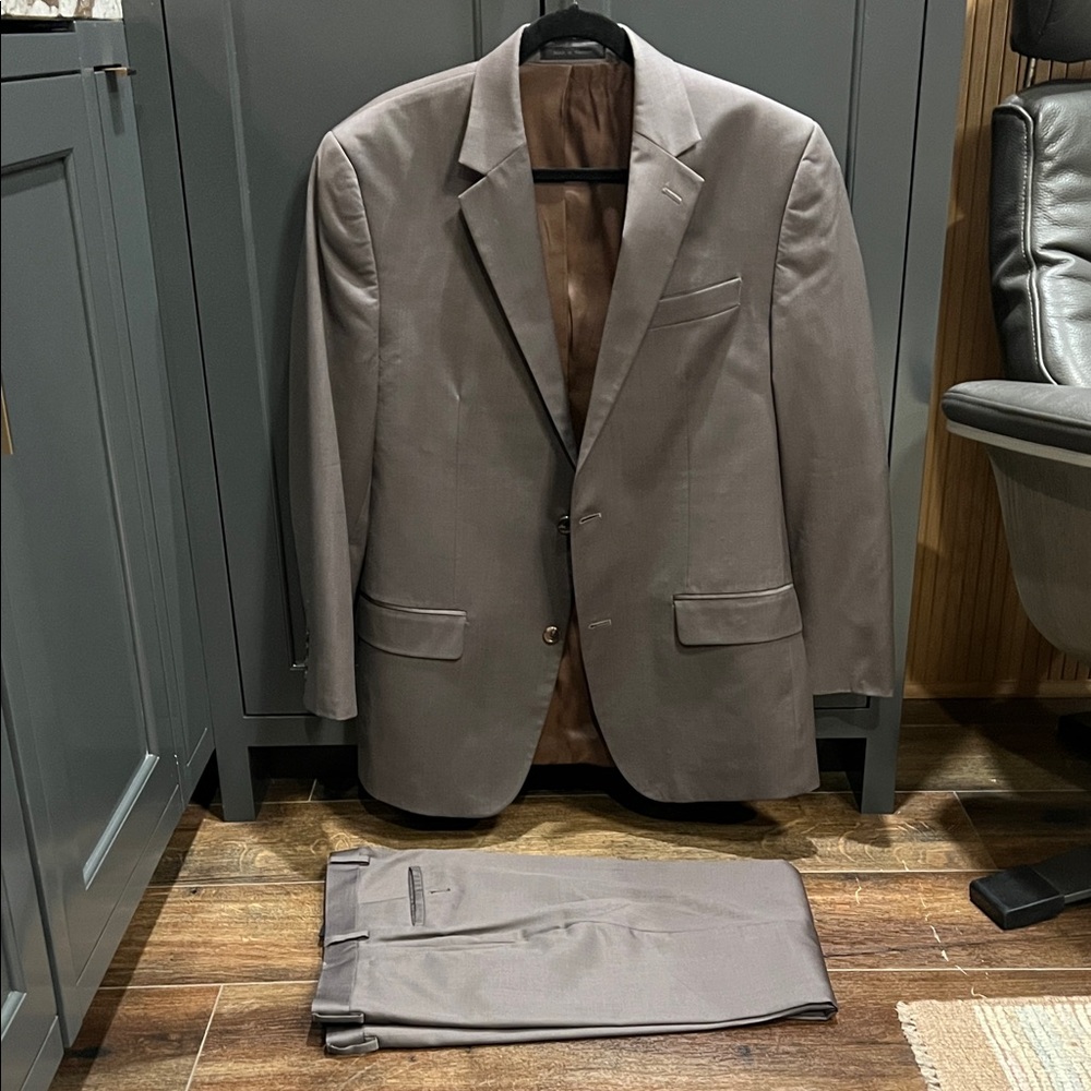 Michaels Charcoal Gray Men's Suit